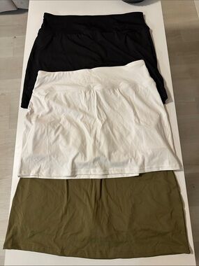 Black and white and green Active Mini Skirt with Wide Waistband